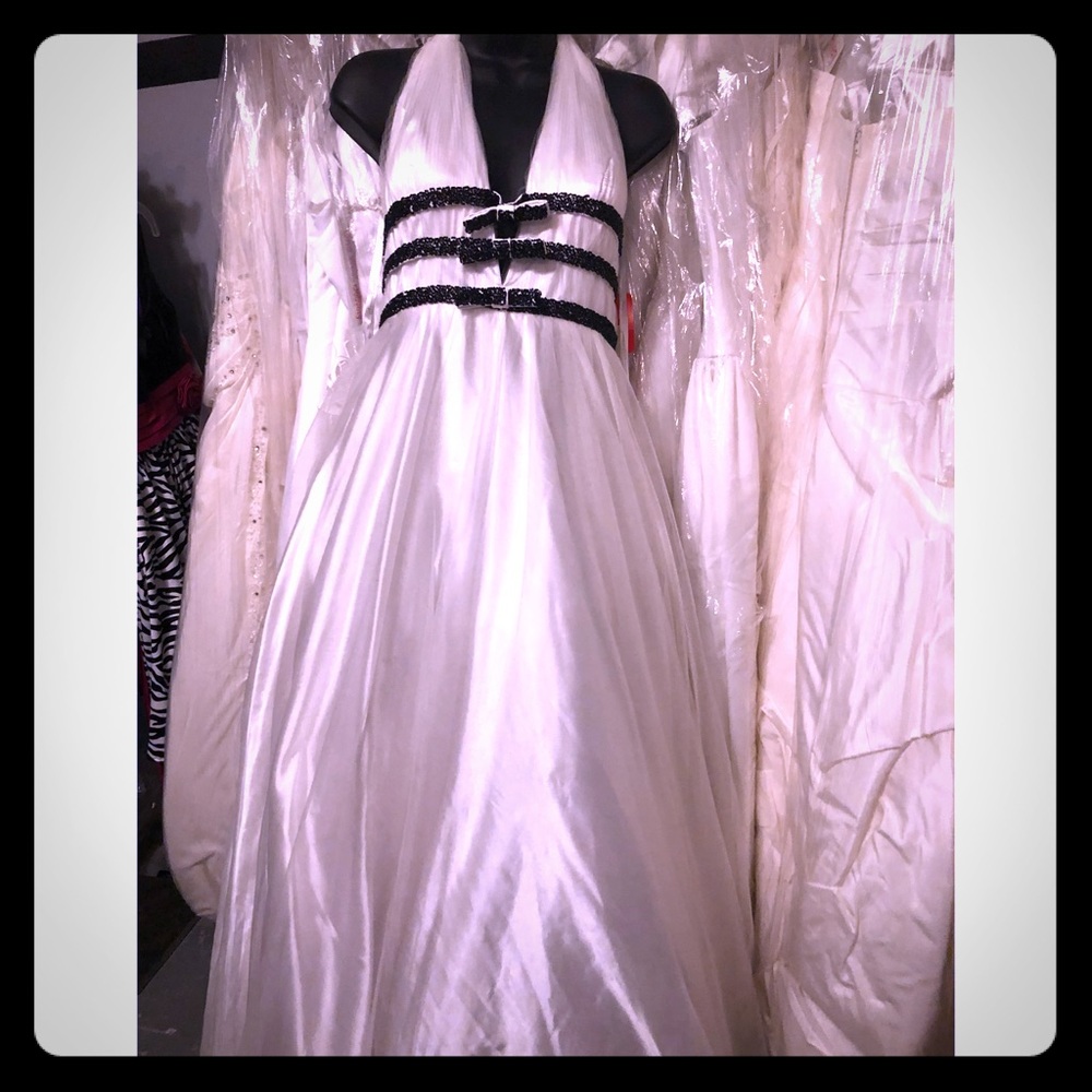 Pretty Black & white tulle prom gown NWT size 10